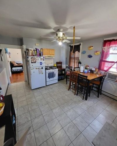 77 Clarence St, Providence RI 02909-3504 exterior