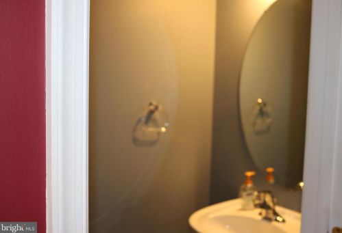 204 Walnut St, Hanover PA 17331-2534 exterior