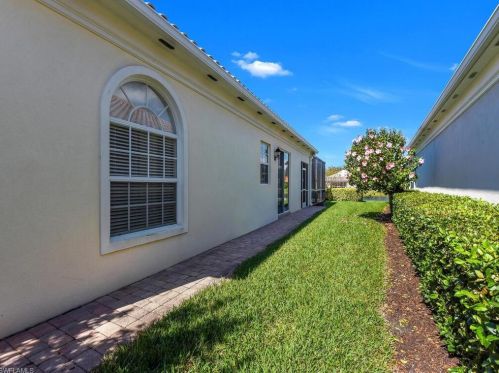 5211 Hawkesbury Way, Naples FL 34119-9582 exterior