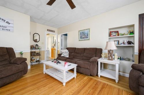 82 Ave B, Woonsocket RI 02895-6262 exterior