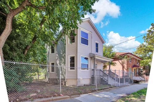 2419 74th St, Chicago, IL 60649-3403