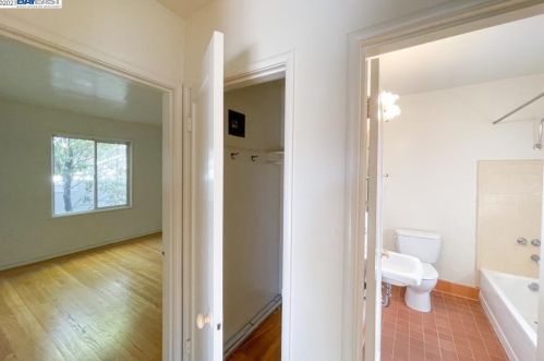 1207 University Ave, Berkeley CA 94702-1708 exterior