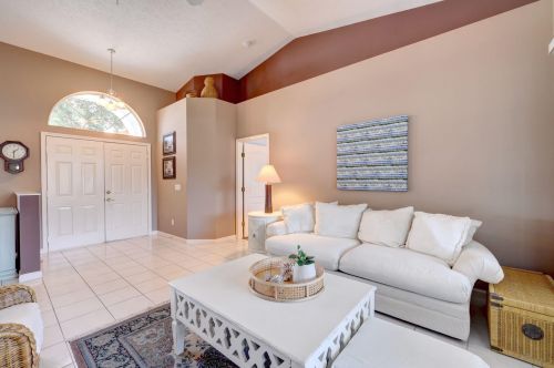 2885 Eagle Dr, Fort Pierce FL 34951-2374 exterior