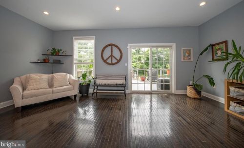 328 Lemonte St, Philadelphia PA 19128-4520 exterior