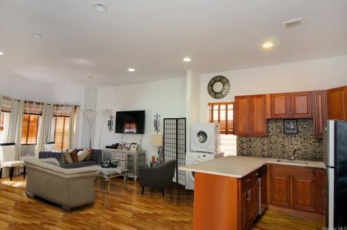 2029 Daly Ave, Bronx NY 10460-2834 exterior