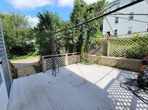 11 Henchman St, Worcester MA 01605-2418 exterior