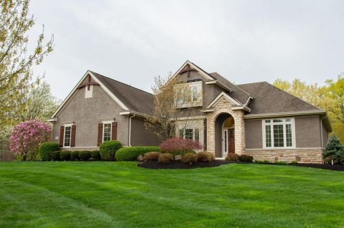 1886 Ivywood Ct, Pataskala, OH 43062-8073