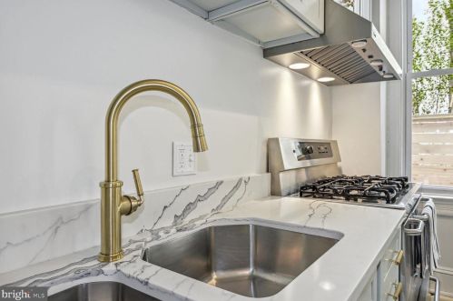 932 O St, Washington DC  20001-4265 exterior