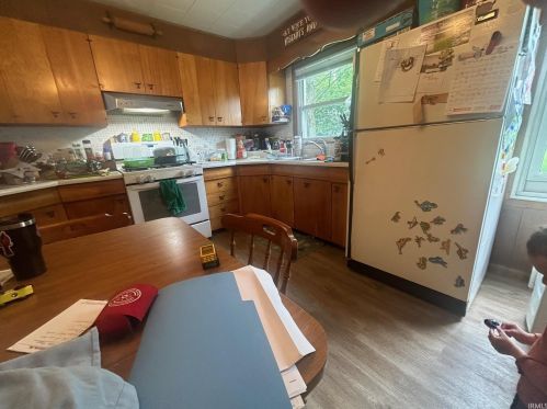 639 Oakland Ave, Mishawaka IN 46544-4008 exterior