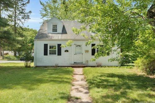 560 Woodbridge St, Manchester, CT 06042-3642