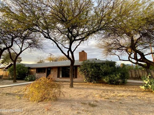 5427 Eastland St, Tucson, AZ 85711-4451
