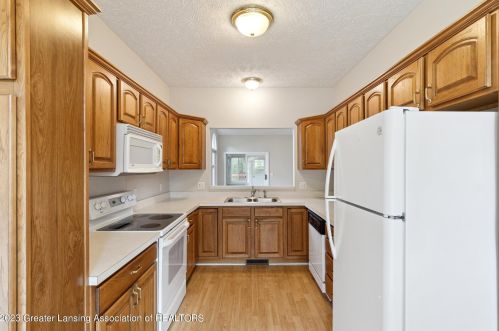 2968 Marfitt Rd, East Lansing MI 48823-6355 exterior