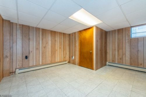 29 Westminster Ter, Town Center NJ 07052-2735 exterior