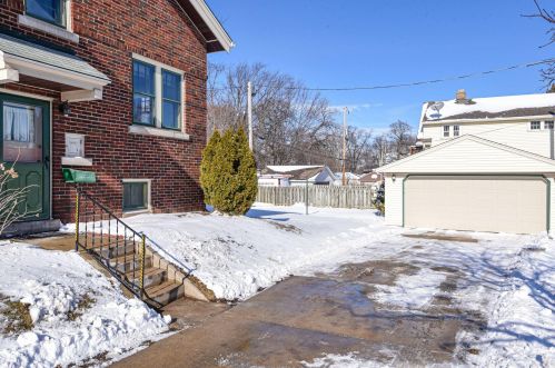 348 Howard Ave, Milwaukee WI 53235-4807 exterior