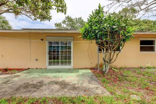 1201 Texas Ct, Fort Pierce FL 34950-9265 exterior