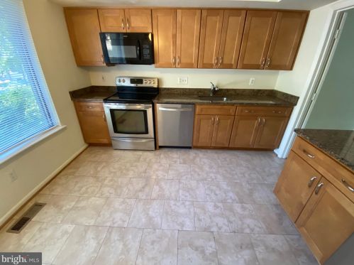 7820 Muirfield Ct, Rockville MD  20854-4077 exterior