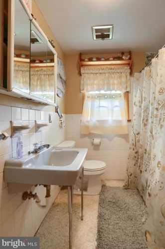 1918 Northbrook Dr, Lancaster PA 17601-4916 exterior