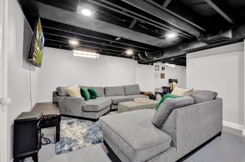 5504 33rd St, Milwaukee WI  53221-4026 exterior