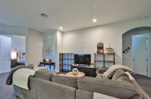 8704 El Portal Dr, Tampa FL  33604-1223 exterior