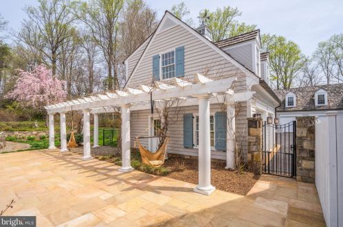 8503 Country Club Dr, Bethesda MD 20817-4579 exterior