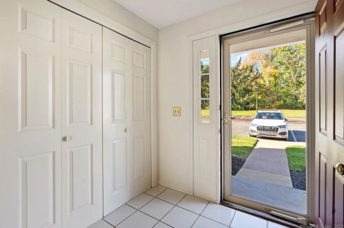 20 Orchard Brook Dr, Hartford, CT 06109-2434