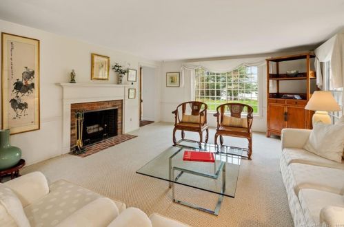 3 Huckleberry Hl Rd, Wilton CT 06897-2802 exterior