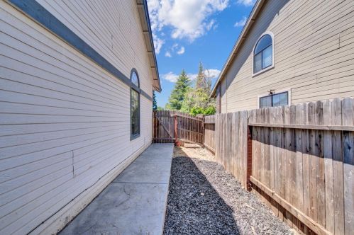 120 Hazelmere Dr, Folsom CA 95630-5522 exterior