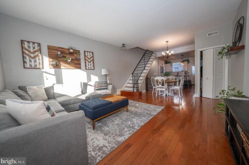 1947 13th St, Philadelphia, PA 19148-2202