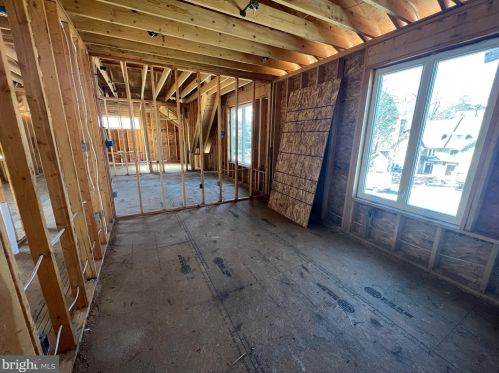 6627 Lincoln Dr, Philadelphia PA exterior