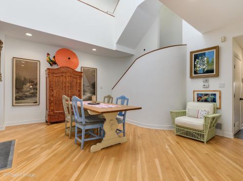 2222 Wayne Ave, Chicago IL 60614-1221 exterior