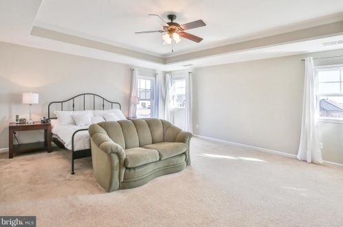 16609 Fox Chase Ct, Leesburg VA 20176-7845 exterior