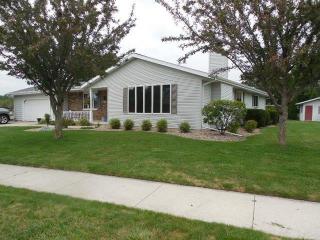 1834 Sharon Ln, Manitowoc, WI 54220-1524