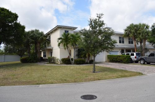 2529 Creekside Dr, Fort Pierce, FL 34981-5113