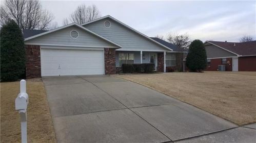 1706 Willard St, Springdale, AR 72762-5987