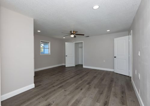 1103 Colonial Rd, Fort Pierce FL 34950-5025 exterior