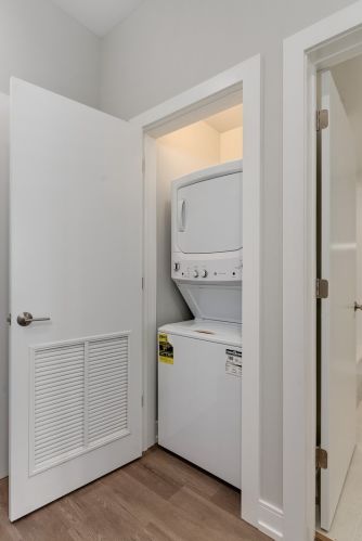 1964 Milwaukee Ave, Chicago IL 60647-4338 exterior