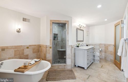 1627 Carpenter St, Philadelphia PA  19146-2005 exterior