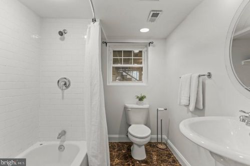 442 Manor Pl, Washington DC  20010-1714 exterior