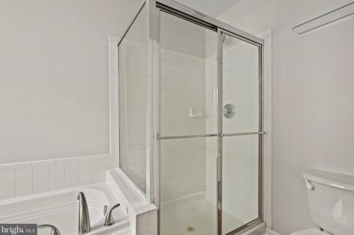 3805 Eisenhower Ave, Alexandria VA 22304-6427 exterior