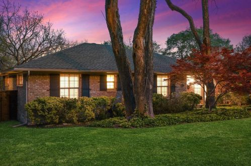 9426 Crestedge Dr, Dallas, TX 75238-2523