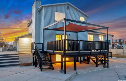 7529 Springbrook Dr, Taylorsville UT 84084-3654 exterior