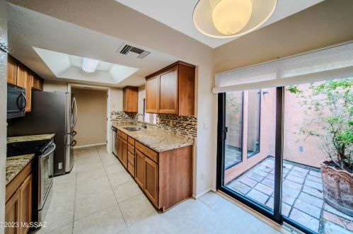 5050 South Regency Cir, Tucson AZ 85711-3043 exterior