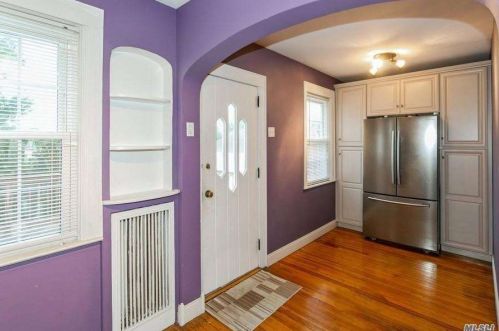 131 Gordon Rd, Valley Stream NY 11581-2108 exterior