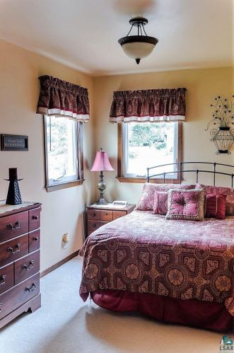 1217 10 St, Duluth MN 55806-1227 exterior