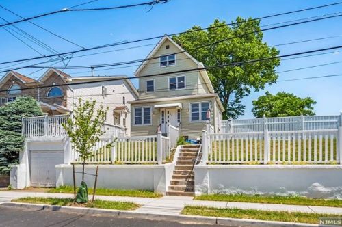 140 Clinton Pl, East Rutherford NJ 07073-1723 exterior