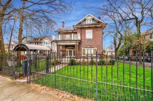 824 Briarcliff Pl, Atlanta GA 30306-3902 exterior