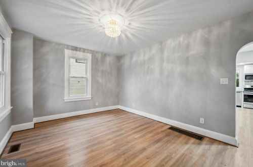 16 Roland Rd, Chester PA 19015-3327 exterior