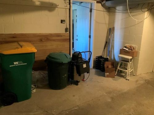 16 Chapel Dr, Pittsburgh PA 15237-2518 exterior