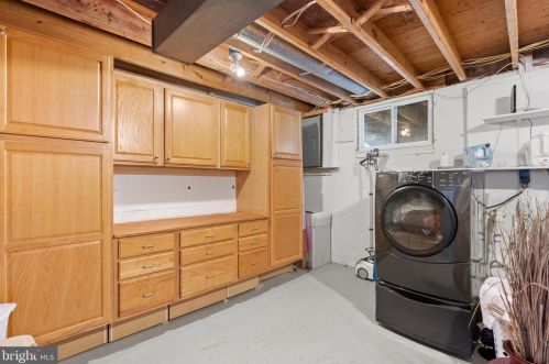 8213 Cooper St, Alexandria VA 22309-1052 exterior