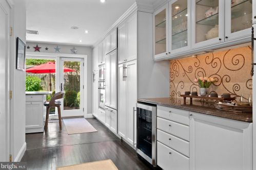 310 16th St, Philadelphia PA  19102-4907 exterior